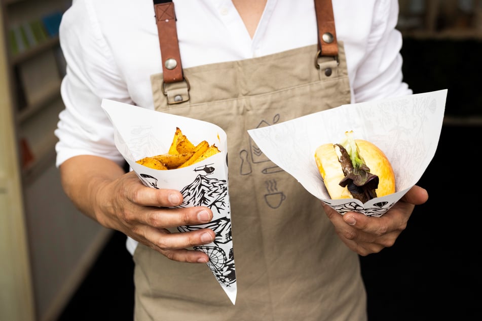 Verpackungslinie gediegen Burger und Pommes