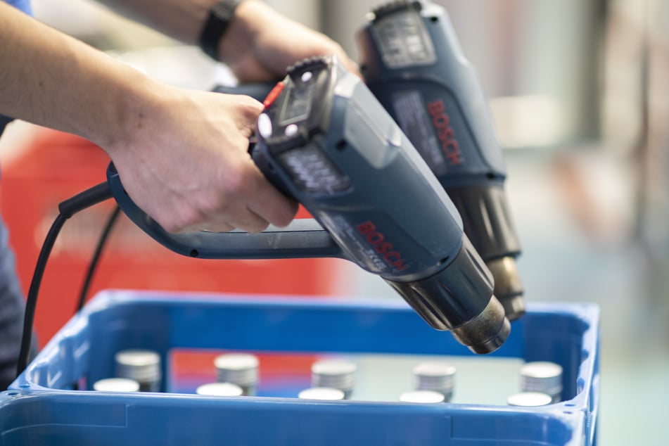 Pistor zu Besuch bei Sirupier Inspiration Schrumpfkapsel ueber Flaschenhals  Geraet